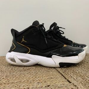 COPY - Michael Jordan’s Max Aura black and metallic gold -size 8